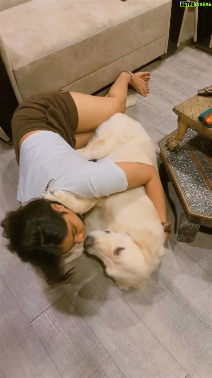 Shivani Narayanan Instagram - Loosu penne for my cute ponnu #thebeatandmybaby #snow #purelove #petlove #pawsome 🐾♥️