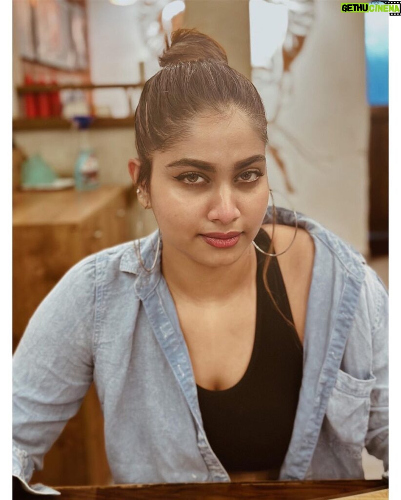 Shivani Narayanan Instagram - Faces I make while wondering what to order 💭🤷‍♀