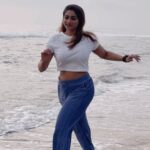 Shivani Narayanan Instagram – Andha Aruvi pol Anba tharuvalae ☺️♥️
#onloop #unpaarvaikannodu