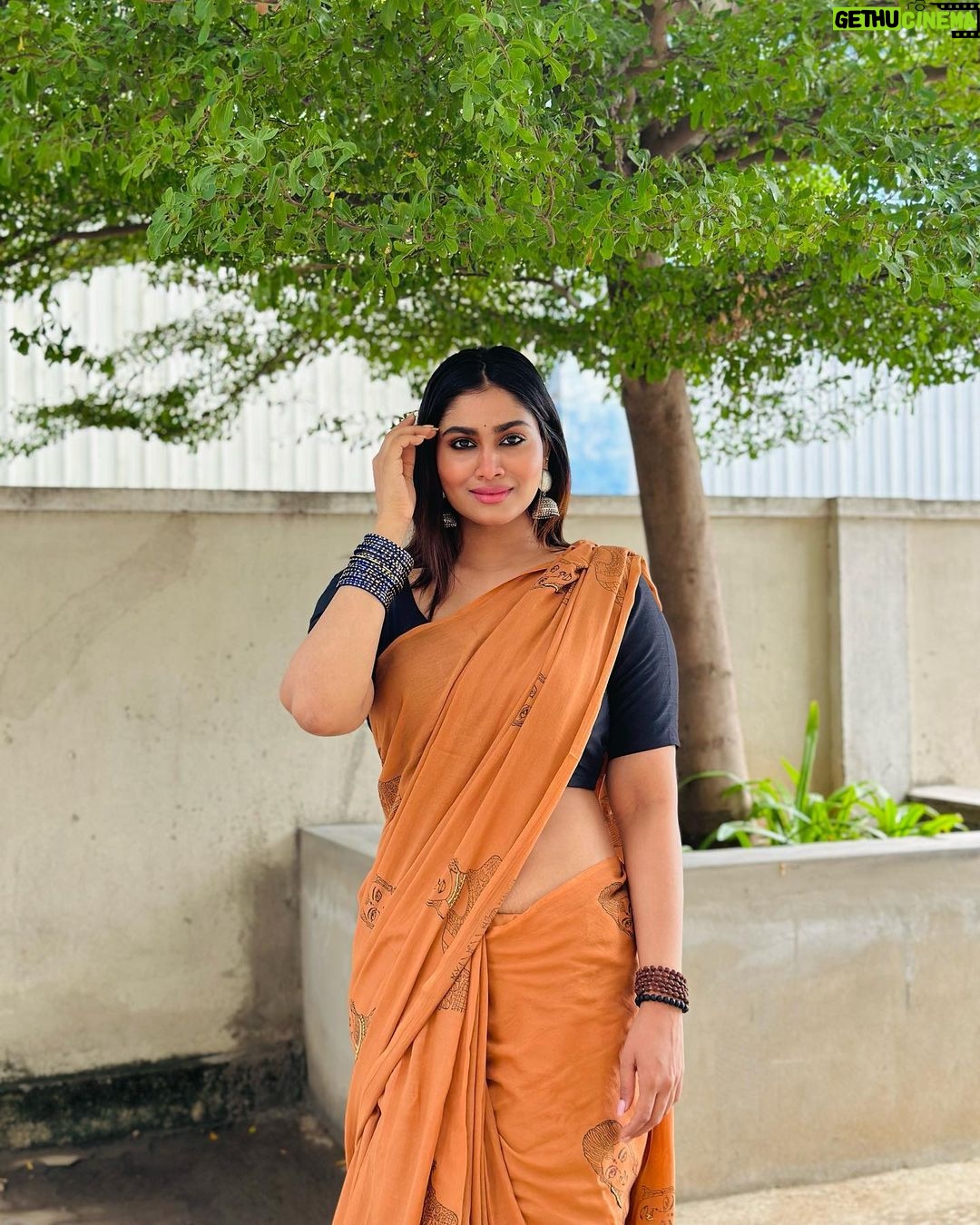 Shivani Narayanan Instagram - Hey👋, Happy Saturday all 🤗