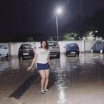 Shivani Narayanan Instagram - When rain “comes in” my inner child “comes out” 🌧️ #drenched #chennairains