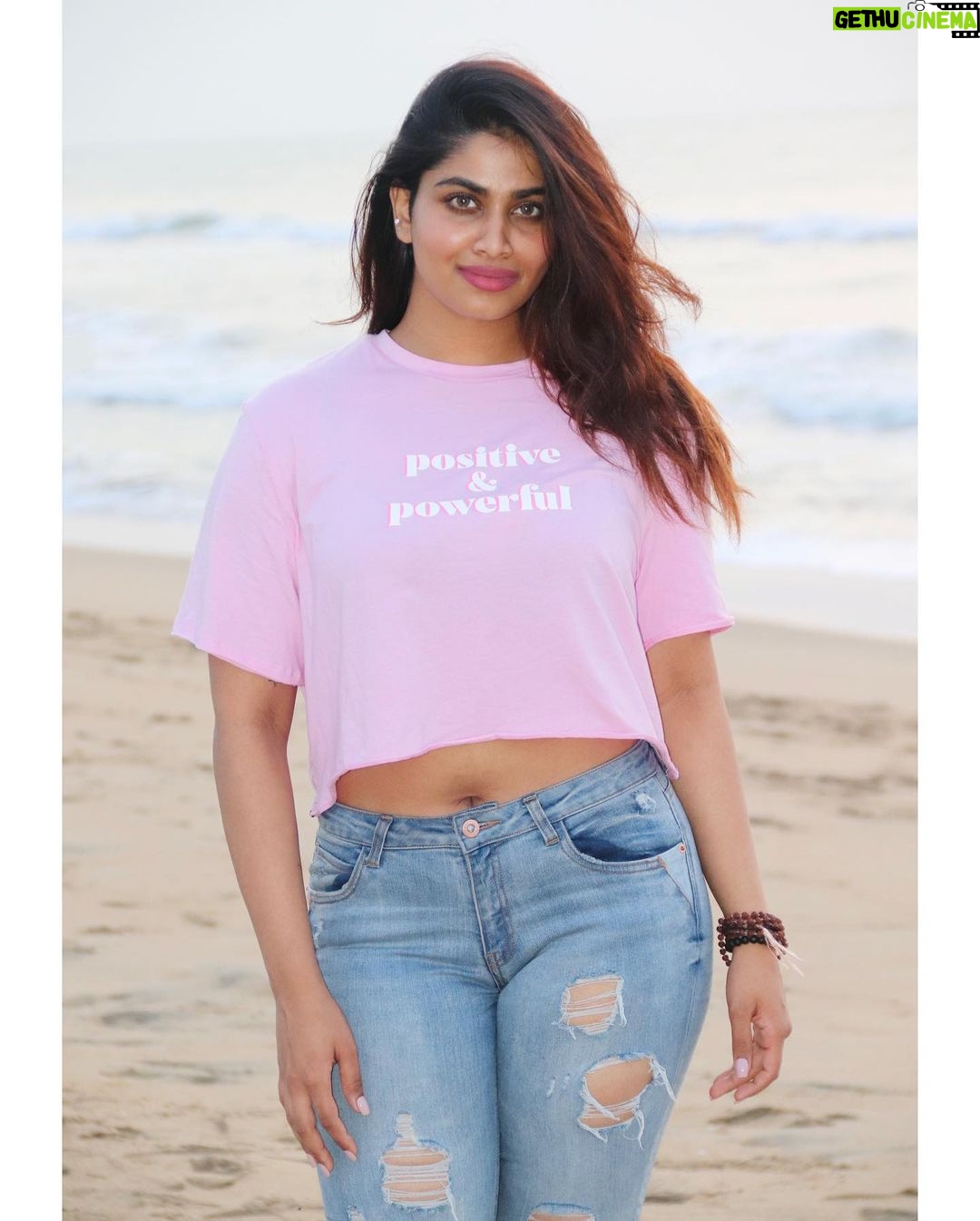 Shivani Narayanan Instagram - Happy Sunday 🥳