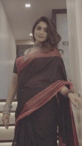 Shivani Narayanan Instagram - Tere Vaaste 🌙⭐️ #lowlightthings🕯️ Jewellery @vummidibangaru 🎥 @en.nizharpadam @vijiknr