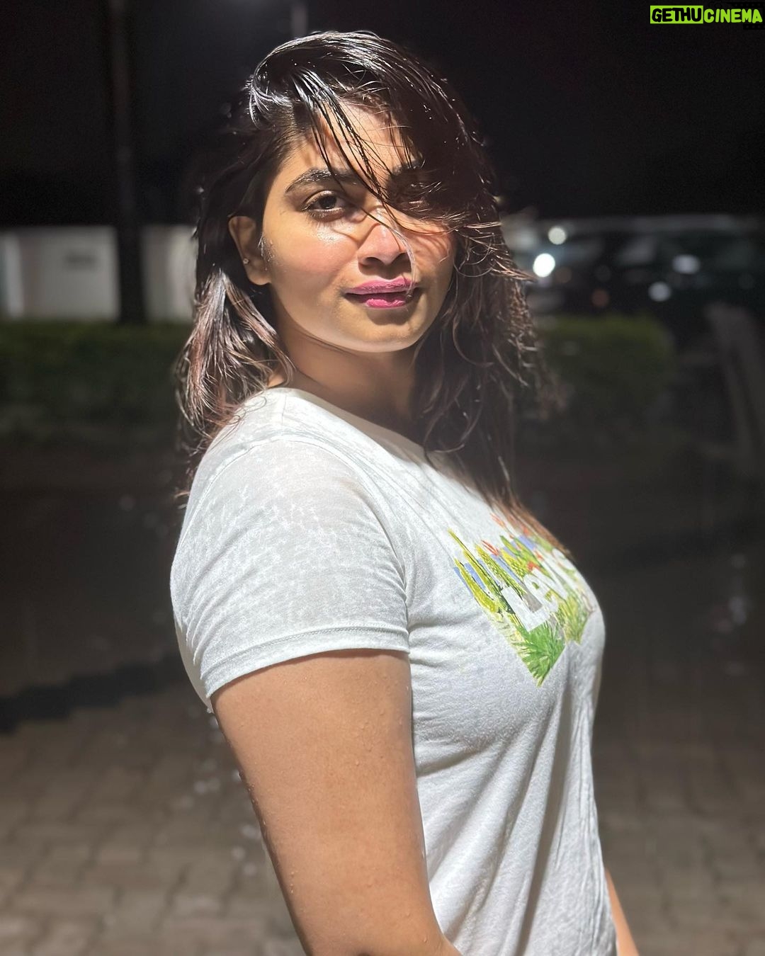 Shivani Narayanan Instagram - How many of u enjoyed rain like me last night ? 🙉🤷♀️ #chennairains #unfiltered
