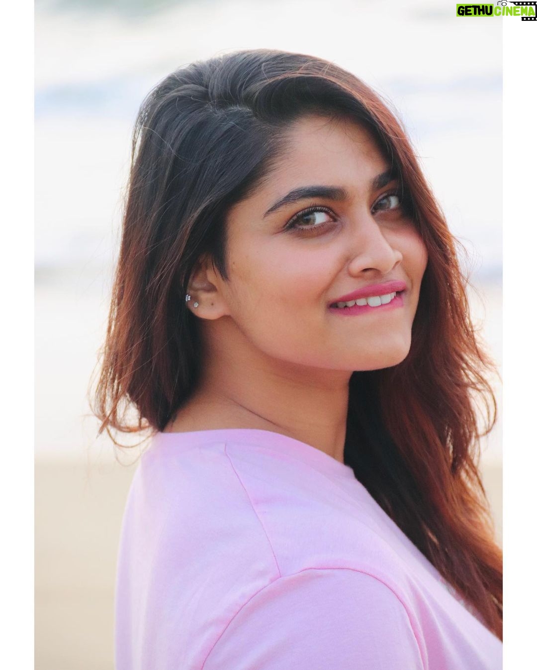 Shivani Narayanan Instagram - Happy Sunday 🥳