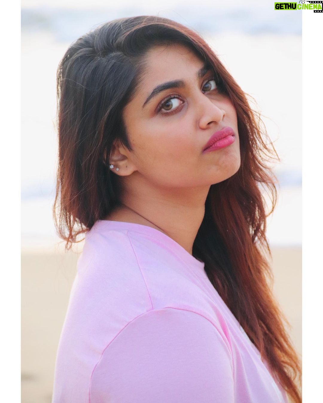 Shivani Narayanan Instagram - Happy Sunday 🥳