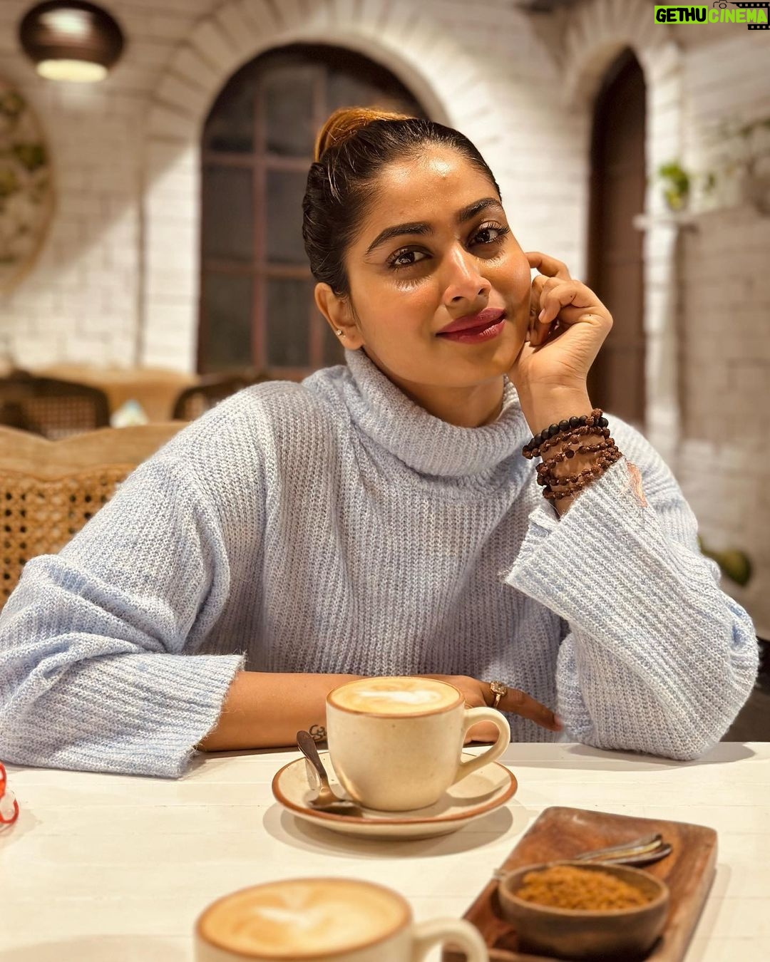 Shivani Narayanan Instagram - With rings or without ? 😉 #chennairainsandcoffee