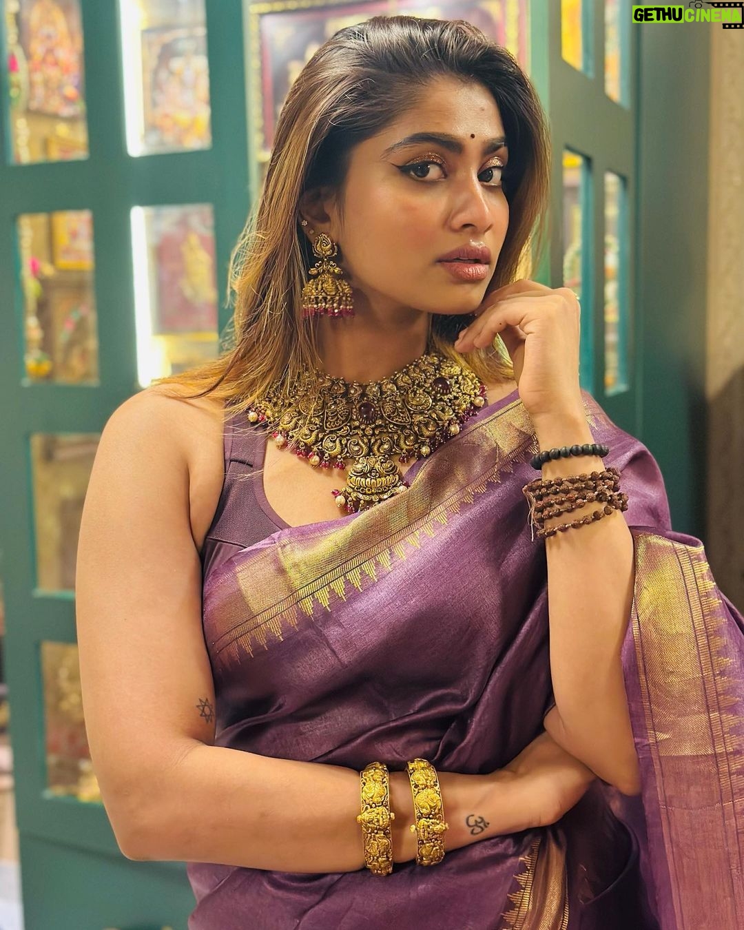 Shivani Narayanan Instagram - Happy Diwali 🪔