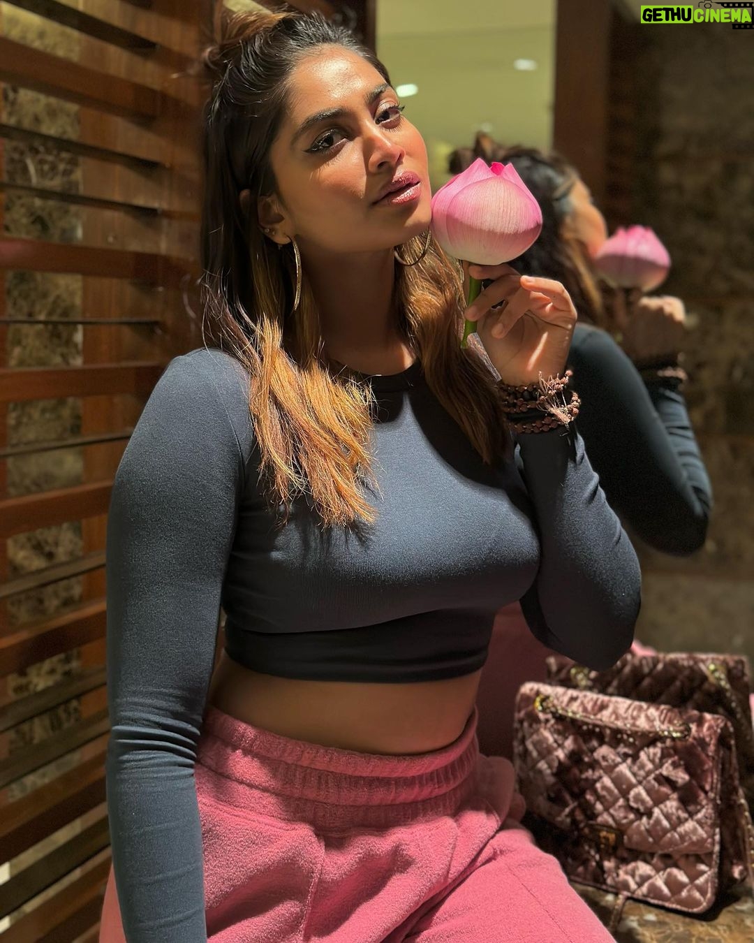 Shivani Narayanan Instagram - 🪷🪷