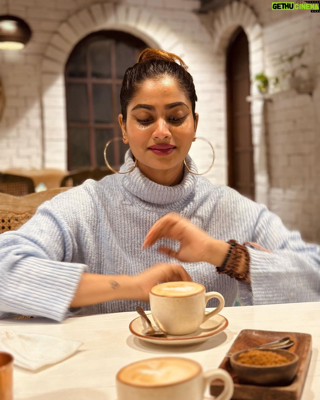 Shivani Narayanan Instagram - With rings or without ? 😉 #chennairainsandcoffee