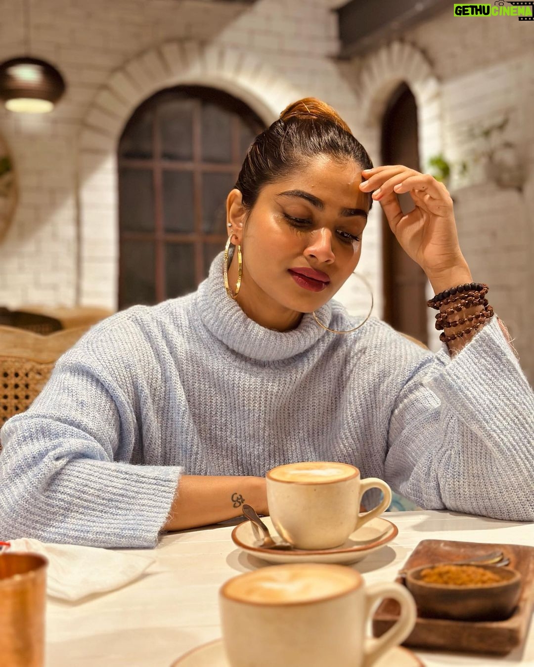 Shivani Narayanan Instagram - With rings or without ? 😉 #chennairainsandcoffee