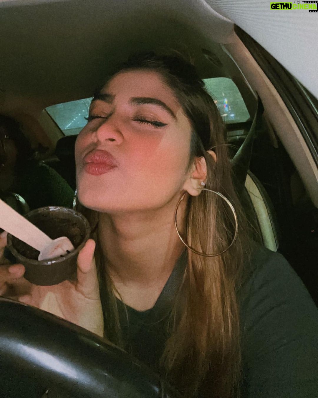 Shivani Narayanan Instagram - Sweet moments and Sweet memories 😉 #dessertlover