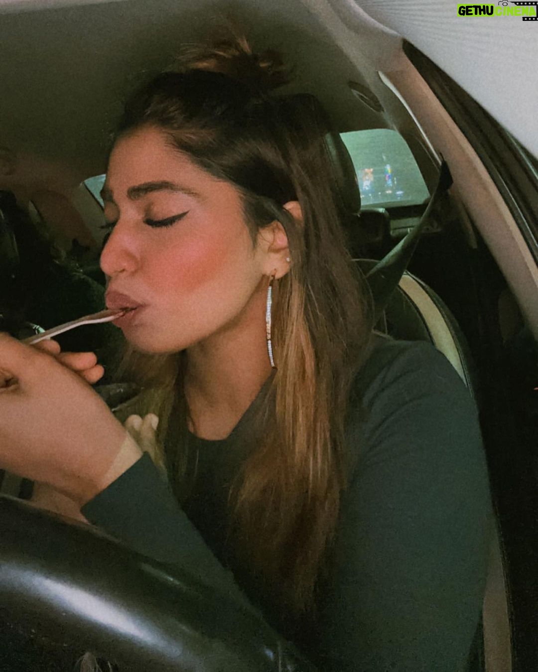 Shivani Narayanan Instagram - Sweet moments and Sweet memories 😉 #dessertlover