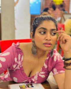 Shivani Narayanan Instagram - I see you 😎