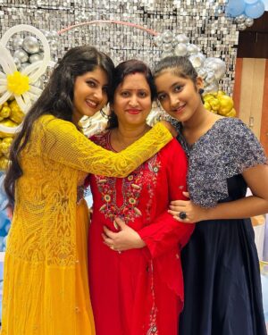 Shivani Sangita Instagram - Favourite picture with Mammmmmm🧡❤️💙
#throwback #july #bday #2023