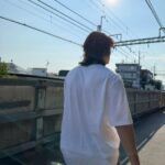 Sho Hirano Instagram - レモネードの後の散歩。 東京で地上走ってる電車見れる方が レアじゃない？ あれ、おれだけ？笑 あと、4枚目サングラスななめってない？ あれ、ださくない？笑