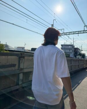 Sho Hirano Instagram - レモネードの後の散歩。
東京で地上走ってる電車見れる方が
レアじゃない？
あれ、おれだけ？笑
あと、4枚目サングラスななめってない？
あれ、ださくない？笑