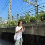 Sho Hirano Instagram - レモネードの後の散歩。 東京で地上走ってる電車見れる方が レアじゃない？ あれ、おれだけ？笑 あと、4枚目サングラスななめってない？ あれ、ださくない？笑