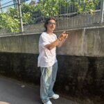 Sho Hirano Instagram - レモネードの後の散歩。 東京で地上走ってる電車見れる方が レアじゃない？ あれ、おれだけ？笑 あと、4枚目サングラスななめってない？ あれ、ださくない？笑