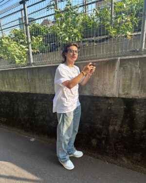 Sho Hirano Instagram - レモネードの後の散歩。
東京で地上走ってる電車見れる方が
レアじゃない？
あれ、おれだけ？笑
あと、4枚目サングラスななめってない？
あれ、ださくない？笑