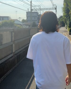 Sho Hirano Instagram - レモネードの後の散歩。
東京で地上走ってる電車見れる方が
レアじゃない？
あれ、おれだけ？笑
あと、4枚目サングラスななめってない？
あれ、ださくない？笑