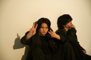 Sho Hirano Instagram - 俺の芸歴11年の培ったポージング。
そう。
ピースです
芸能界にいて一番の得意ポーズが、
そう。
ピースです