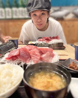 Sho Hirano Instagram - 昨日寝癖の写真あげた時
出掛ける前って言ってたでしょ？
実は神と出掛けてたよー！笑
海の方行ってマグロ食べてきた！