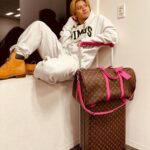 Sho Hirano Instagram – ルイ・ヴィトンとパートナーシップを結ぶことになりました。

「旅の真髄（こころ）」の精神を受け継ぐルイ・ヴィトンの世界をこれから皆さんにお伝えしていきます。

ぜひ一緒に楽しみましょう！

I’m happy to announce to you the start of a very special partnership with Louis Vuitton. 
I am excited for this journey.

Please enjoy this together with me!

#LouisVuitton #LVFashion @LouisVuitton