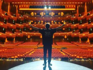 Shohei Miura Instagram - カーテンズ大千秋楽。

スタッフさん、カンパニーの皆様、
そして、お越し頂いた全ての方に感謝です。

本当にありがとうございました。
