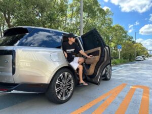 Shohei Miura Instagram - 🚗🚗

THE NEW RANGE ROVER
@landrover 
@landroverjpn 
#rangerover