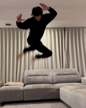 Shohei Miura Instagram - 🐲🐲🐲

2024年になりました。

三浦家は代々節目はなにかと飛ぶ事にしてます。

年男として頑張ります💪

どうぞ今年も一年宜しくお願い致します。

飛ぶためだけに起きてました。おやすみなさい💤