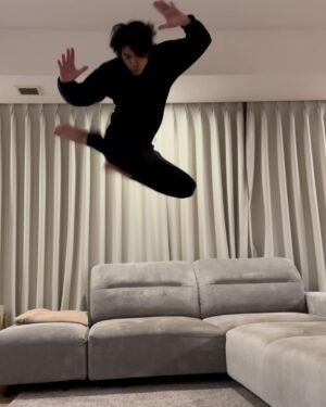 Shohei Miura Instagram - 🐲🐲🐲

2024年になりました。

三浦家は代々節目はなにかと飛ぶ事にしてます。

年男として頑張ります💪

どうぞ今年も一年宜しくお願い致します。

飛ぶためだけに起きてました。おやすみなさい💤