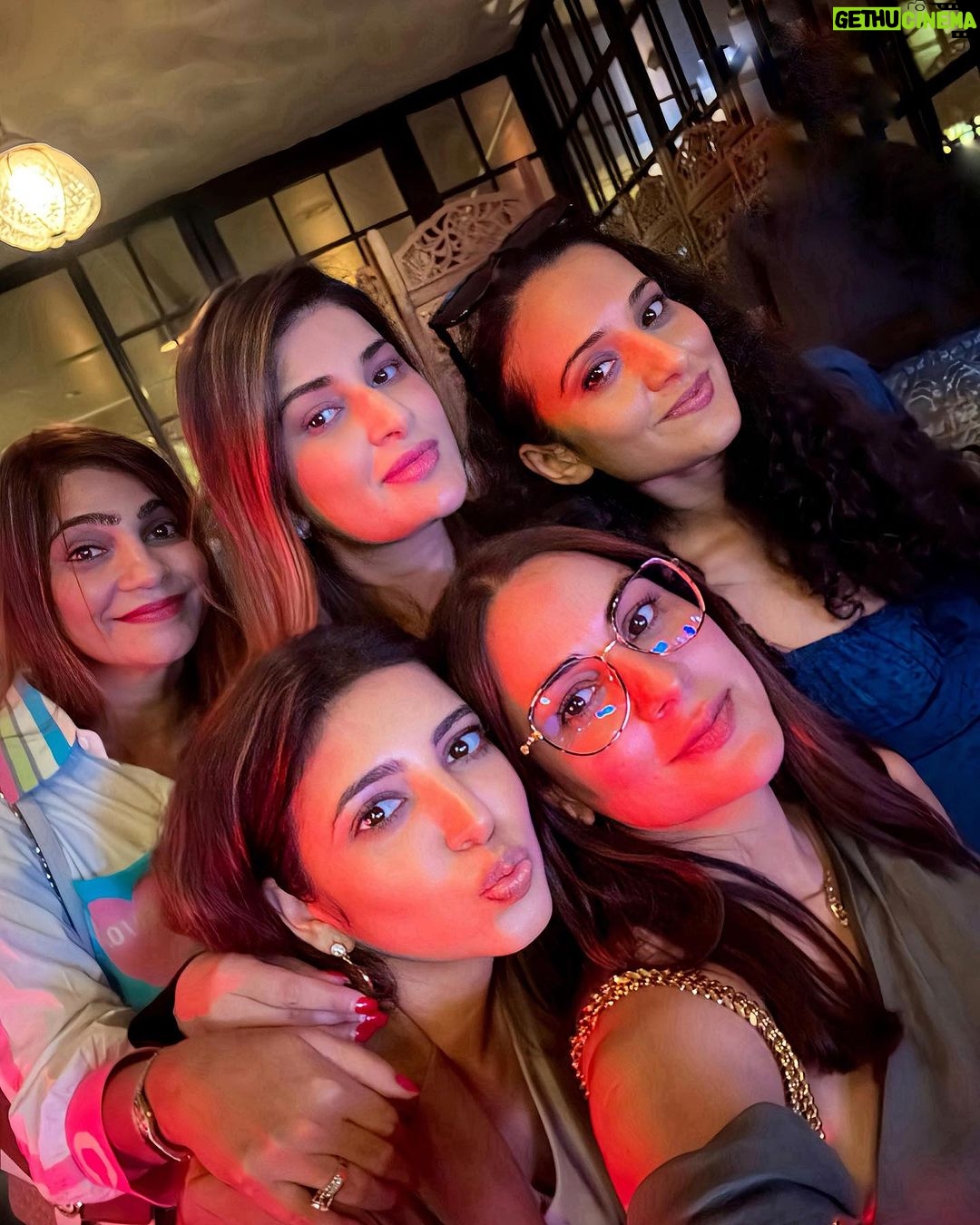Shraddha Arya Instagram - Day Spent With Favorite Food & Friends ❤️ #PhotoDump