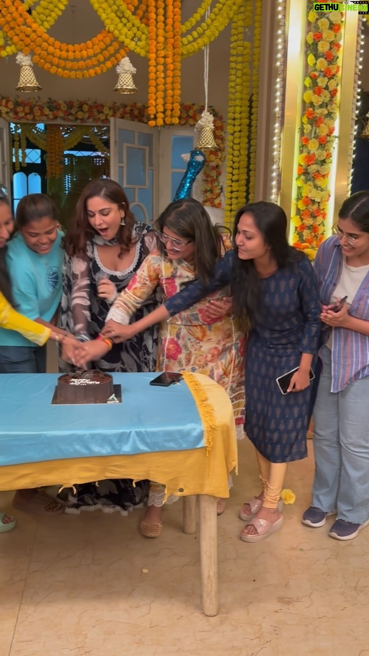 Shraddha Arya Instagram - In the TV industry, especially at @balajitelefilmslimited , women rarely speak of equality ‘cuz that would be a downgrade for them 🤣😂. #HappyHumour Hope this recognition and celebration of woman is as grand on all other platforms too!!! #HappyWomansDay @ektarkapoor @zeetv @zee5shows @balajitelefilmslimited