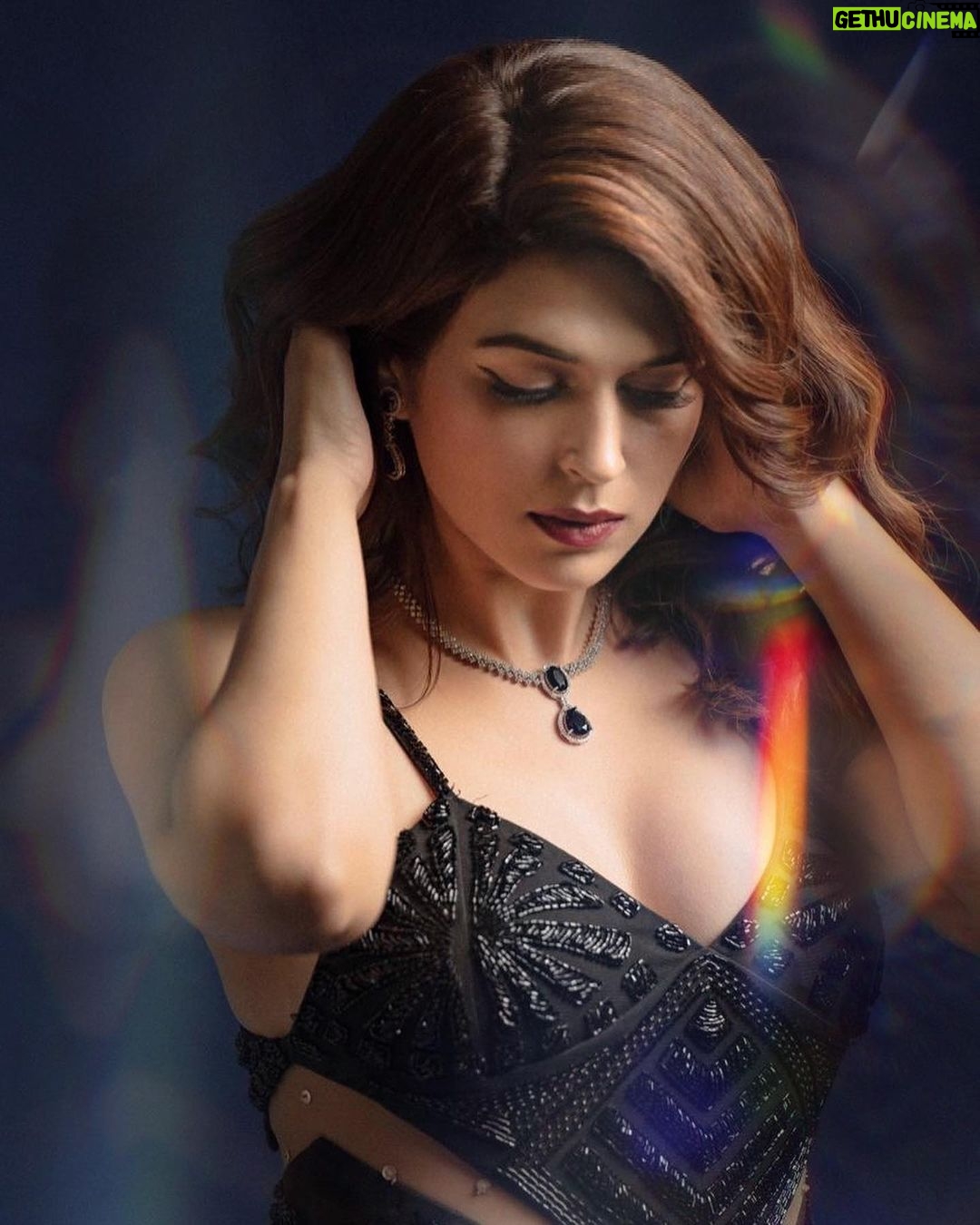Shraddha Das Instagram - 📞 📸 @puchi.photography Gown : @majesticbyjapnah Styling : @baharberii Make up : @hareshwarp Hair : @arbazshaikh6210 Jewellery : @the_jewel_gallery