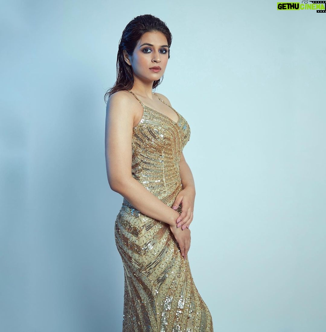 Shraddha Das Instagram - 🌟 Gown : @majesticbyjapnah Styling : @baharberii Make up : @raashikashetty Hair : @hairbyprem 📸 @keyur_shailesh Mumbai, Maharashtra