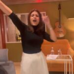 Shraddha Das Instagram - Catch me or i go, Houdini 😉🪄🧚‍♀️ Vocal coach : @haroonakhtarmusic @anybodycansing_official #houdini #dualipa #singingreels #funnyvideos Mumbai, Maharashtra