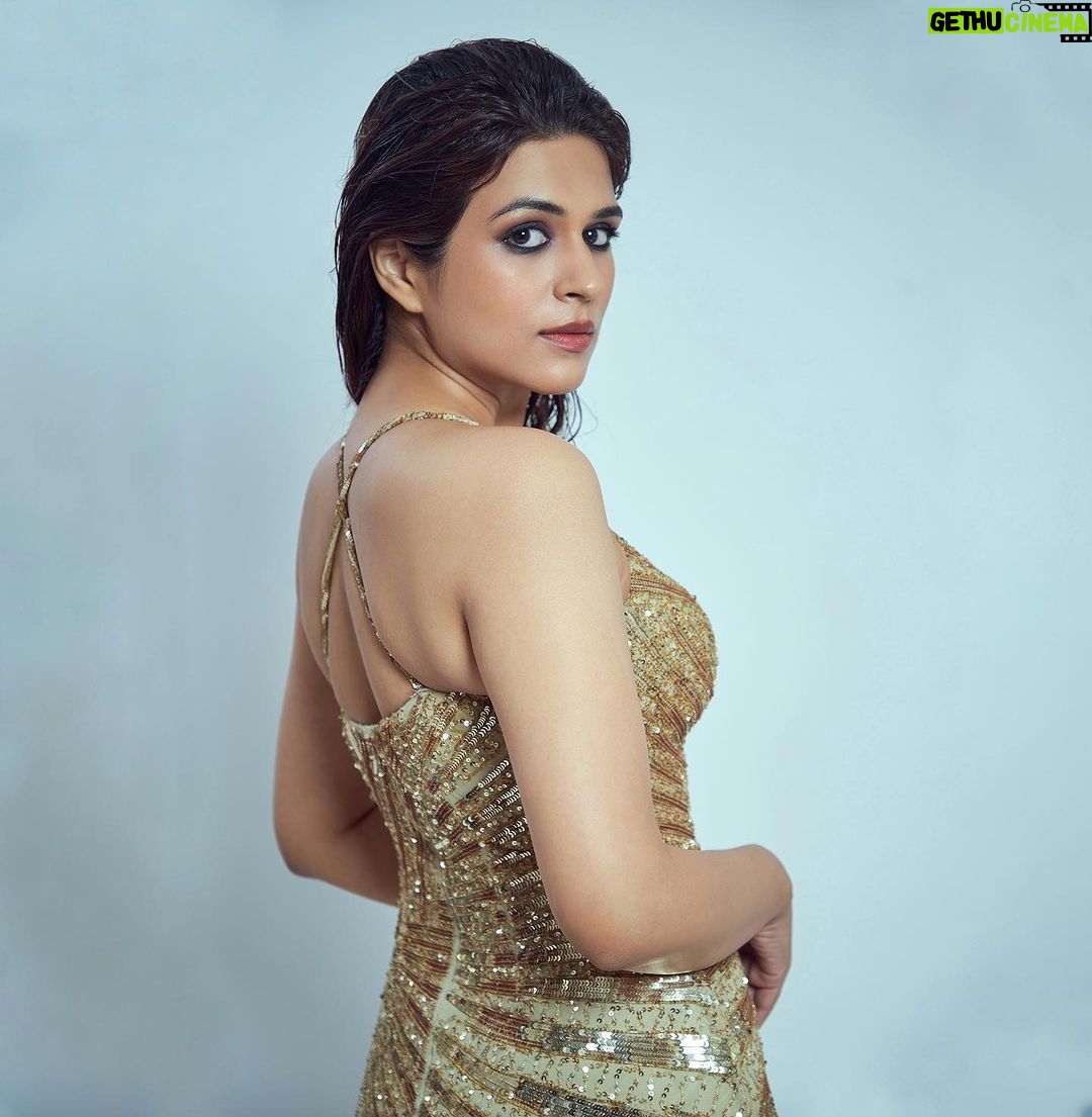 Shraddha Das Instagram - 🌟 Gown : @majesticbyjapnah Styling : @baharberii Make up : @raashikashetty Hair : @hairbyprem 📸 @keyur_shailesh Mumbai, Maharashtra
