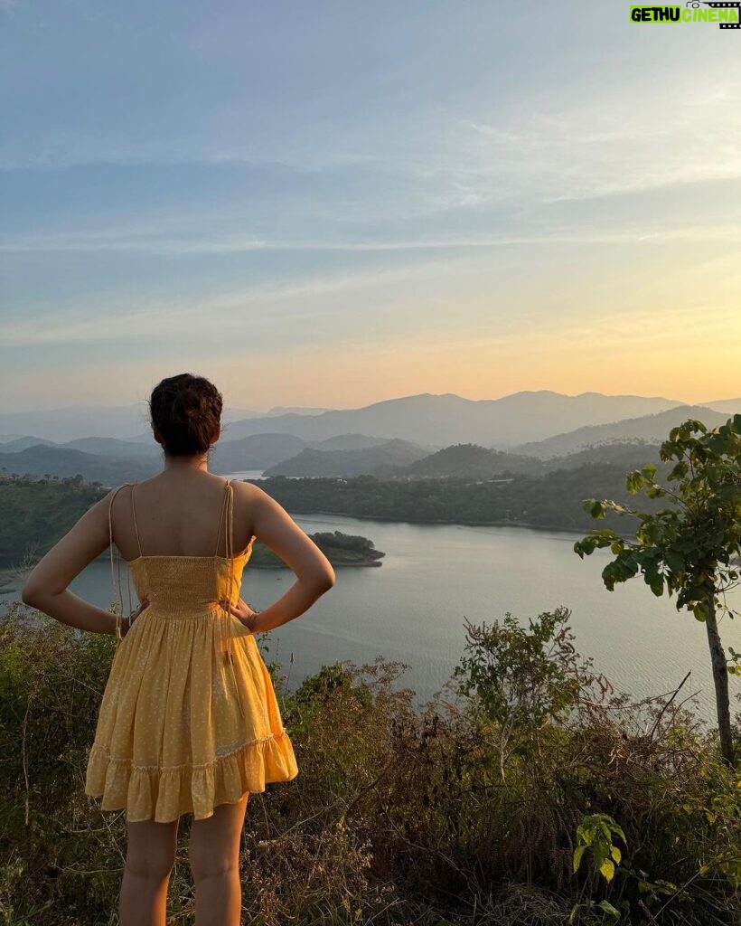 Shraddha Das Instagram - Itinerary queen (Part 2)..Sunset walks,Art therapy and dancing in the car… #allthingsilove Sri Lanka