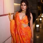 Shraddha Das Instagram - 🚨 @krishnatejah 📸 Saree : @harshitasinghviofficial Stylist : @baharberii Make up : @raashikashetty Hair : @arbazshaikh6210 Jewellery : @the_jewel_gallery Location : @novotelhydairport