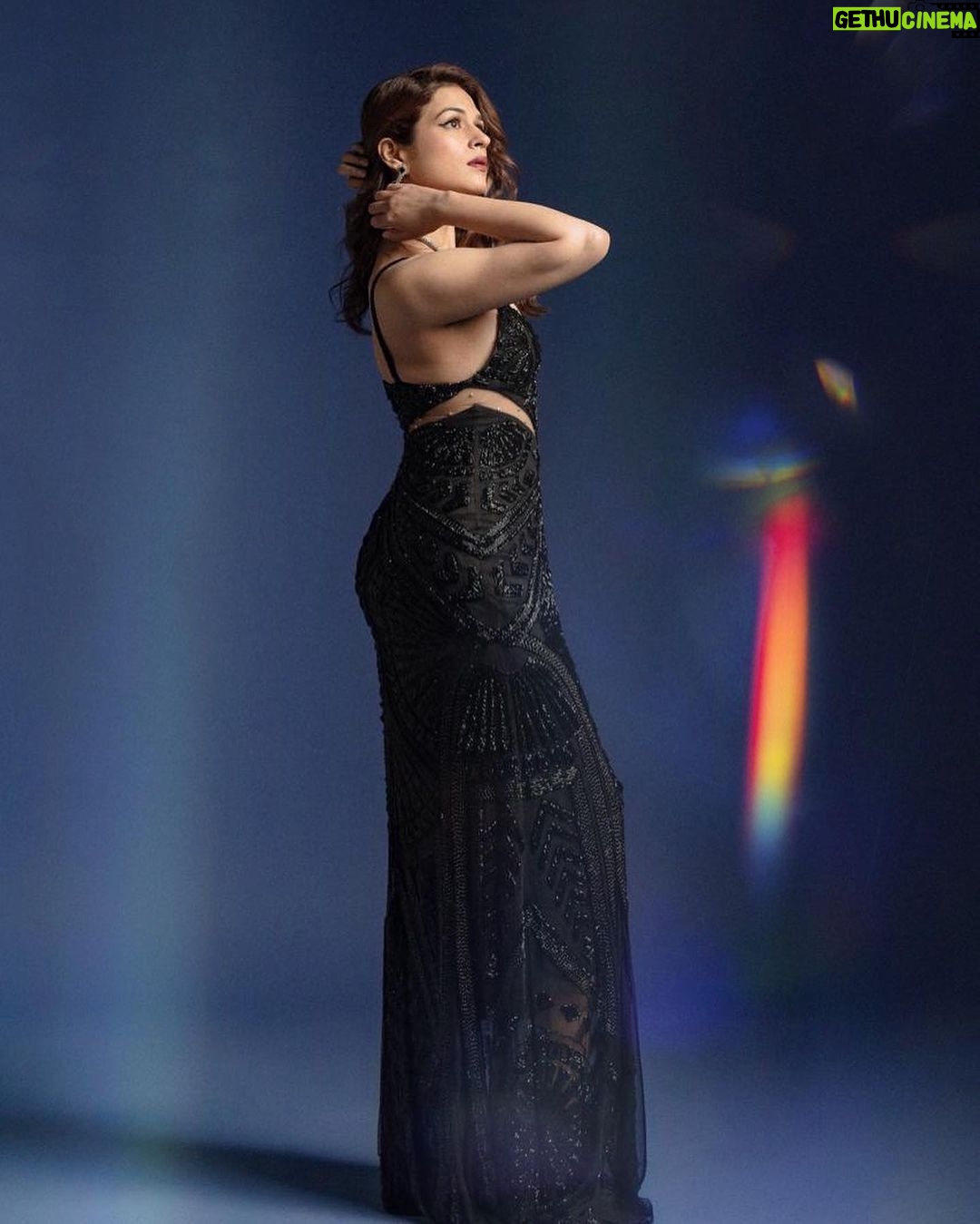 Shraddha Das Instagram - 📞 📸 @puchi.photography Gown : @majesticbyjapnah Styling : @baharberii Make up : @hareshwarp Hair : @arbazshaikh6210 Jewellery : @the_jewel_gallery