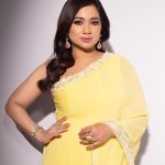 Shreya Ghoshal Instagram - Dheere jalna 🔥☀️ Outfit: @studio22.in Pr: @pr_vartika Jewels: @sorayaajewels_ Stylist: @stylebysaachivj Styling Team: @sanzimehta777 @styledbynikinagda Styling intern: @muskaanparakh MUA: @tessiequiney Hair: @maggie_hairstylists1989 Photographer: @ashish_ojha_photography