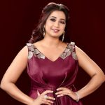 Shreya Ghoshal Instagram - Rang de na 💖 Outfit: @johnandananth Earrings & Rings: @mozaati Bracelet: @azotiique Stylist: @stylebysaachivj Styling Team: @sanzimehta777 @styledbynikinagda Styling intern: @muskaanparakh Photographer: @harshphotography11