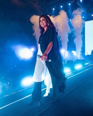 Shreya Ghoshal Instagram - What mad fun at the Engifest of Delhi Technological University #DTU 
 
@utkarshwankhedeofficial_ joined us for this amazing concert!

Outfit: @sionnahpretcouture
Earrings: @koharbykanika
Kadas & Rings: @sangeetaboochra
Stylist: @stylebysaachivj
Styling team: @sanzimehta777 @styledbynikinagda
Styling intern: @muskaanparakh
📸 @enoch.rodrigues
Big love to @spectal.management @btosproductions
