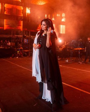 Shreya Ghoshal Instagram - What mad fun at the Engifest of Delhi Technological University #DTU 
 
@utkarshwankhedeofficial_ joined us for this amazing concert!

Outfit: @sionnahpretcouture
Earrings: @koharbykanika
Kadas & Rings: @sangeetaboochra
Stylist: @stylebysaachivj
Styling team: @sanzimehta777 @styledbynikinagda
Styling intern: @muskaanparakh
📸 @enoch.rodrigues
Big love to @spectal.management @btosproductions