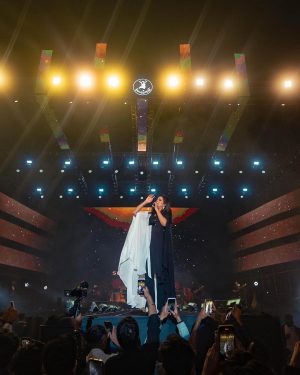 Shreya Ghoshal Instagram - What mad fun at the Engifest of Delhi Technological University #DTU 
 
@utkarshwankhedeofficial_ joined us for this amazing concert!

Outfit: @sionnahpretcouture
Earrings: @koharbykanika
Kadas & Rings: @sangeetaboochra
Stylist: @stylebysaachivj
Styling team: @sanzimehta777 @styledbynikinagda
Styling intern: @muskaanparakh
📸 @enoch.rodrigues
Big love to @spectal.management @btosproductions
