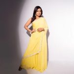 Shreya Ghoshal Instagram – Dheere jalna 🔥☀️

Outfit: @studio22.in
Pr: @pr_vartika
Jewels: @sorayaajewels_
Stylist: @stylebysaachivj
Styling Team: @sanzimehta777 @styledbynikinagda
Styling intern: @muskaanparakh
MUA: @tessiequiney 
Hair: @maggie_hairstylists1989 
Photographer: @ashish_ojha_photography