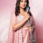 Shreya Ghoshal Instagram – Happy Valentine’s Day to you all💖💖💖

Outfit: @iamdesignofficial
Jewels: @curiocottagejewelry
Stylist: @stylebysaachivj
Styling Team: @sanzimehta777 @styledbynikinagda
Styling intern: @muskaanparakh
MUA: @tessiequiney 
Hair: @maggie_hairstylists1989 
Photographer: @ashish_ojha_photography