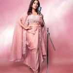 Shreya Ghoshal Instagram – Happy Valentine’s Day to you all💖💖💖

Outfit: @iamdesignofficial
Jewels: @curiocottagejewelry
Stylist: @stylebysaachivj
Styling Team: @sanzimehta777 @styledbynikinagda
Styling intern: @muskaanparakh
MUA: @tessiequiney 
Hair: @maggie_hairstylists1989 
Photographer: @ashish_ojha_photography