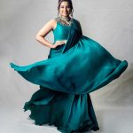 Shreya Ghoshal Instagram - Yeh teri jaan yeh meri jaan, ek hai ab se ♥️ Outfit: @prashantikumarlabel Earrings: @adan_creation_ Ring & Kadas: @azotiique Stylist: @stylebysaachivj Styling team: @sanzimehta777 @styledbynikinagda Styling intern: @muskaanparakh Photographer: @harshphotography11